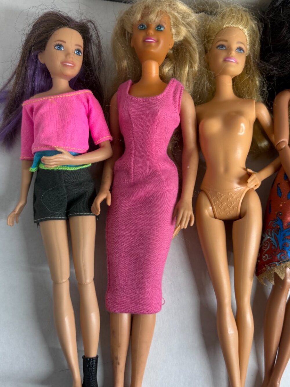 7x Vintage Barbie Doll Lot Some Nude Dolls Indonesia Malaysia China Disney - Picture 9 of 9